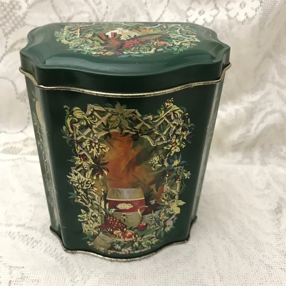 Avon Christmas 1981 Tin, Cute Small Avon Tin, Canister Made‎ in England